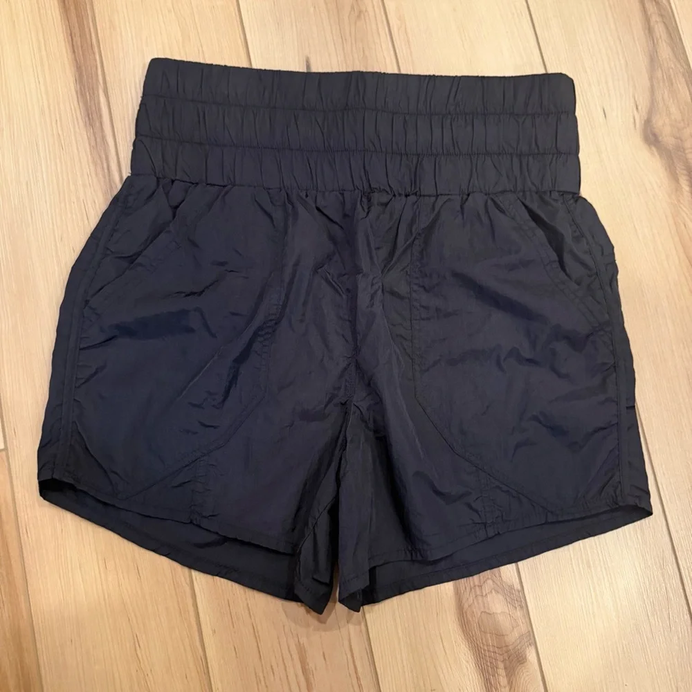 NWOT New In Black‎ Women's High Waisted Shorts